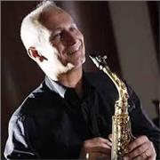 Disponibile per lezioni online di musica generale (teoria e solfeggio, armonia, arrangiamento o composizione) e di saxofono e clarinetto. Anche domicilio se in Torino e zone limitrofe